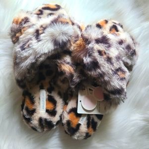 NWT Leopard Print Crossband Faux Fur Slide Slipper